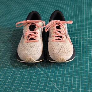 Stylish Sneakers with Pink Laces